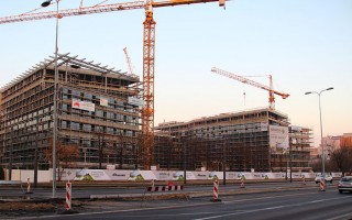 1024px-Marynarska_construction_site_office_building_IMG_0403