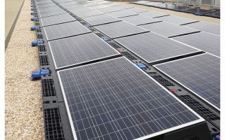 Pannelli fotovoltaici sui tetti o in giardino, senza permessi