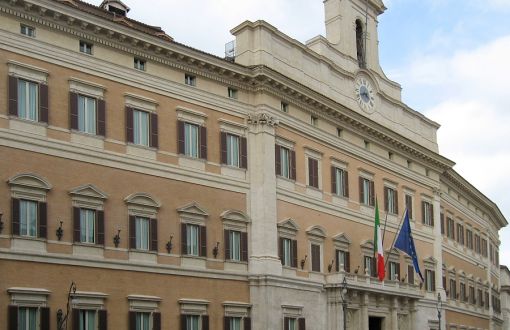 Palazzo_Montecitorio_Rom_2009
