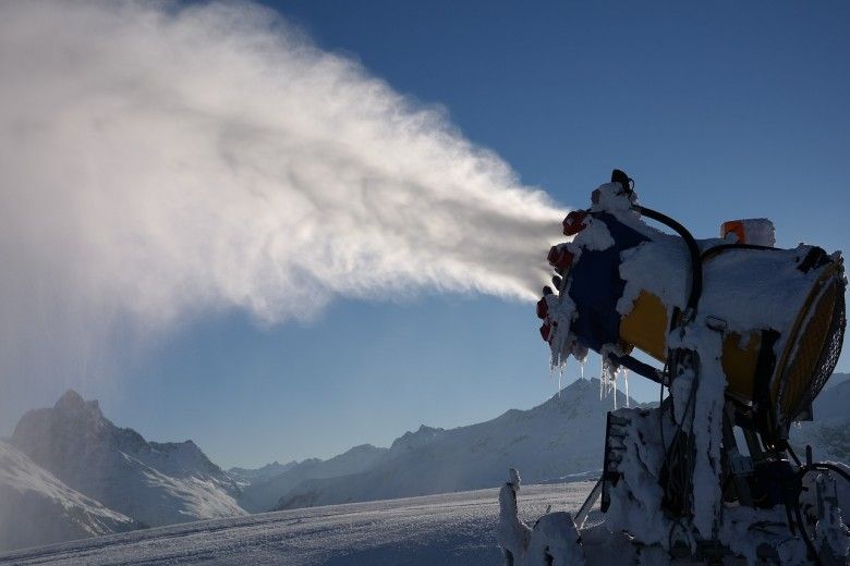 Neve artificiale: fa male all'ambiente ed è uno sperpero di soldi pubblici