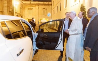 Un'auto elettrica per gli 80 anni del Papa