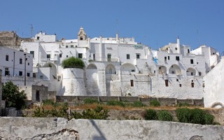 Epidemie, come la calce salvò Ostuni dalla peste 