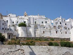 Epidemie, come la calce salvò Ostuni dalla peste 