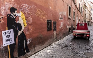 Street art contro l'inquinamento a Roma