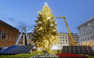 Luci di Natale a energia solare, l'esempio di Roma capitale