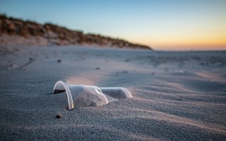 Spiagge, indecorosa pattumiera delle attività umane. Crescono i rifiuti abbandonati