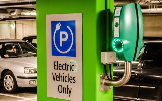 Crescono le vendite di auto elettriche