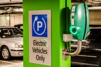 Crescono le vendite di auto elettriche