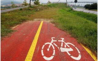 In bicicletta: piste ciclabili per legge