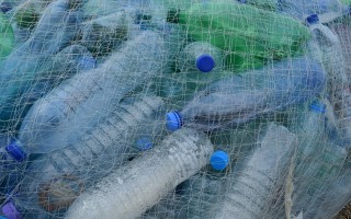 L’UE prova a stoppare l’uso della plastica monouso