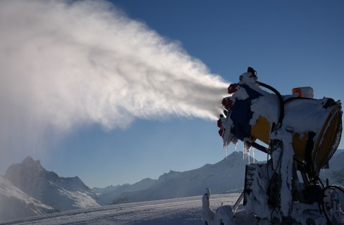 Neve artificiale: fa male all'ambiente ed è uno sperpero di soldi pubblici