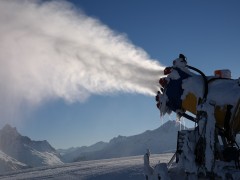 Neve artificiale: fa male all'ambiente ed è uno sperpero di soldi pubblici