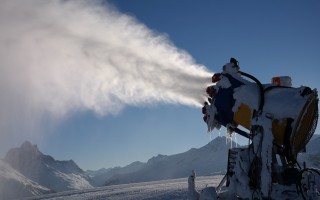 Neve artificiale: fa male all'ambiente ed è uno sperpero di soldi pubblici